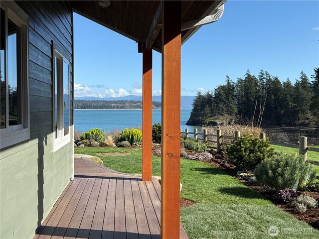 1564 Seacrest Drive, Lummi Island, WA 98262