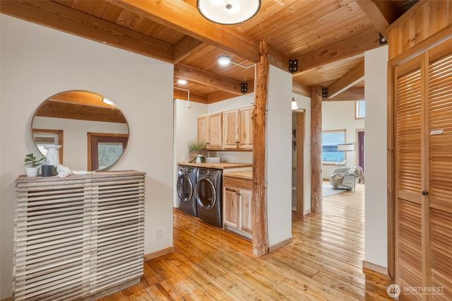 1564 Seacrest Drive, Lummi Island, WA 98262