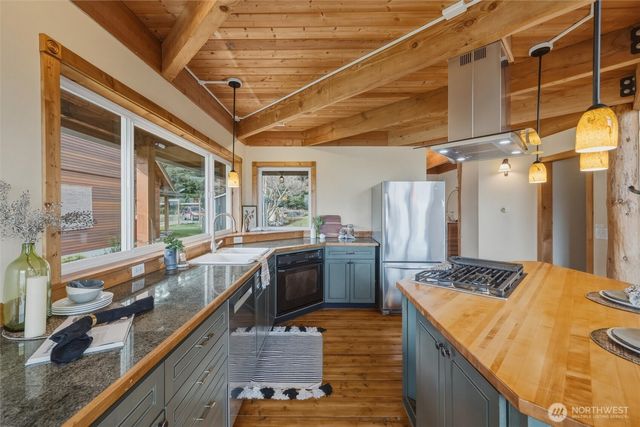 1564 Seacrest Drive, Lummi Island, WA 98262