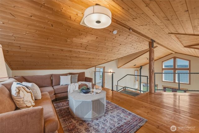 1564 Seacrest Drive, Lummi Island, WA 98262