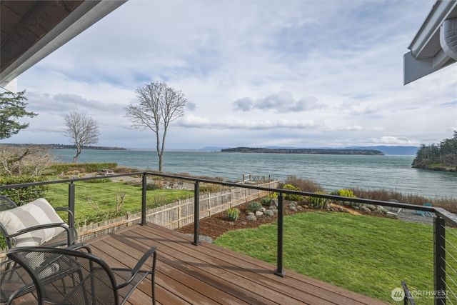 1564 Seacrest Drive, Lummi Island, WA 98262