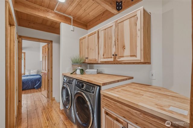 1564 Seacrest Drive, Lummi Island, WA 98262