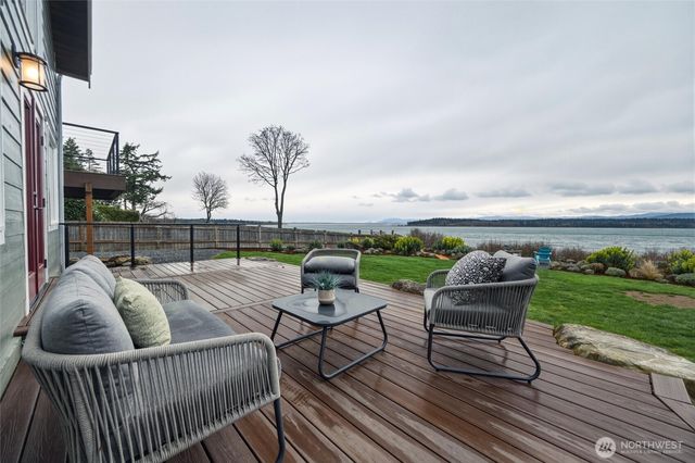 1564 Seacrest Drive, Lummi Island, WA 98262