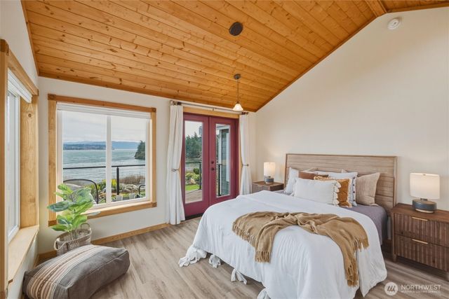 1564 Seacrest Drive, Lummi Island, WA 98262