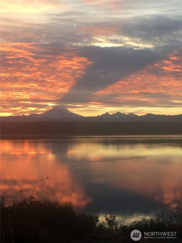 1564 Seacrest Drive, Lummi Island, WA 98262