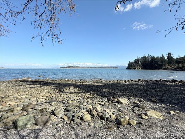 1564 Seacrest Drive, Lummi Island, WA 98262