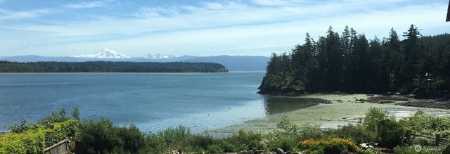 1564 Seacrest Drive, Lummi Island, WA 98262