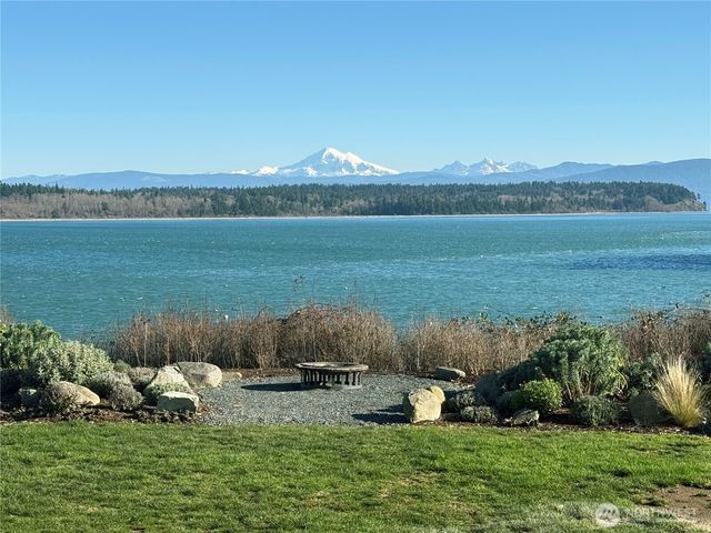 1564 Seacrest Drive, Lummi Island, WA 98262