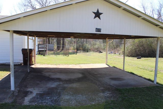 405 W Lanark St, Queen City, TX 75572