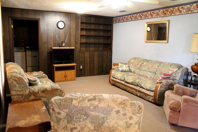 405 W Lanark St, Queen City, TX 75572