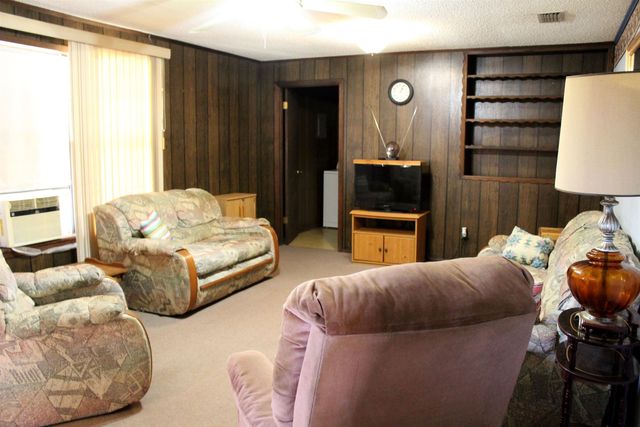 405 W Lanark St, Queen City, TX 75572