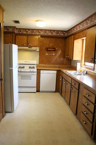 405 W Lanark St, Queen City, TX 75572