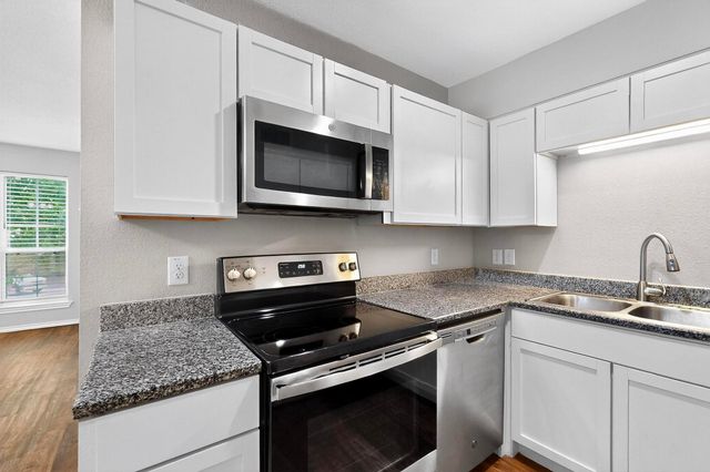 5806 Marvin Loving Drive 211, Garland, TX 75043