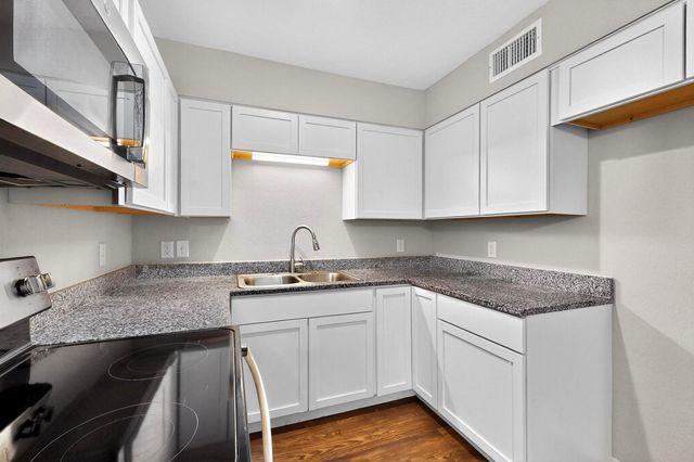 5806 Marvin Loving Drive 211, Garland, TX 75043