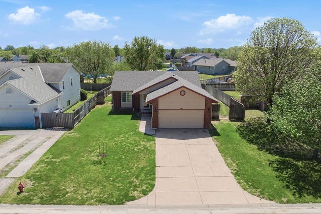 941 E Forest Ct, Haysville, KS 67060