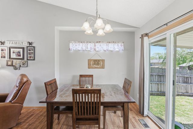 941 E Forest Ct, Haysville, KS 67060