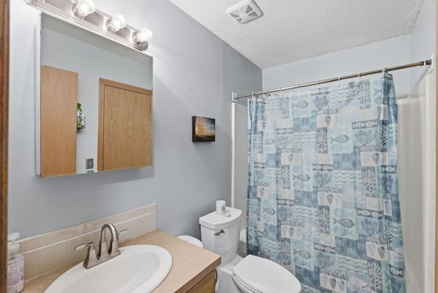 941 E Forest Ct, Haysville, KS 67060