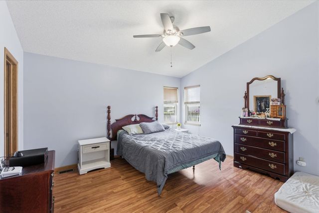941 E Forest Ct, Haysville, KS 67060