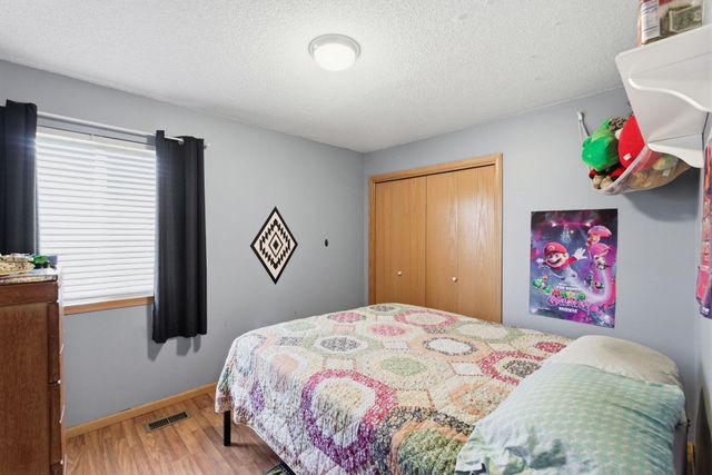 941 E Forest Ct, Haysville, KS 67060