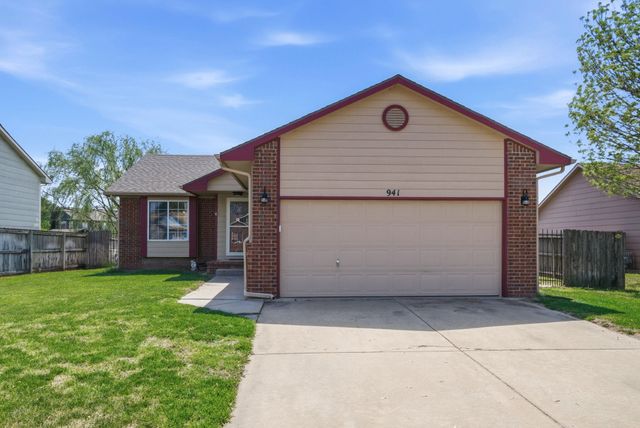 941 E Forest Ct, Haysville, KS 67060