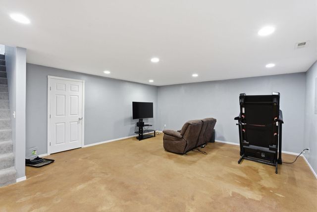 941 E Forest Ct, Haysville, KS 67060