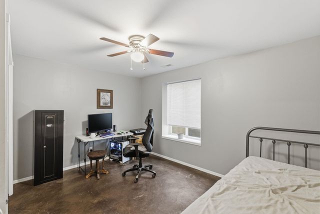 941 E Forest Ct, Haysville, KS 67060