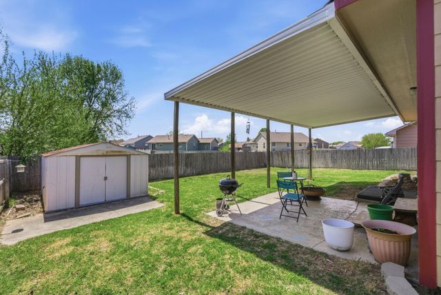 941 E Forest Ct, Haysville, KS 67060