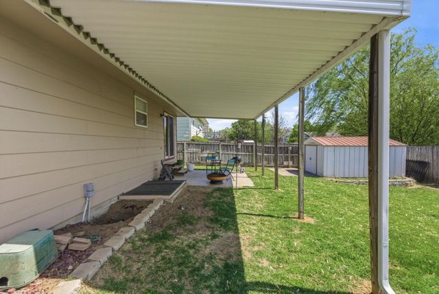 941 E Forest Ct, Haysville, KS 67060