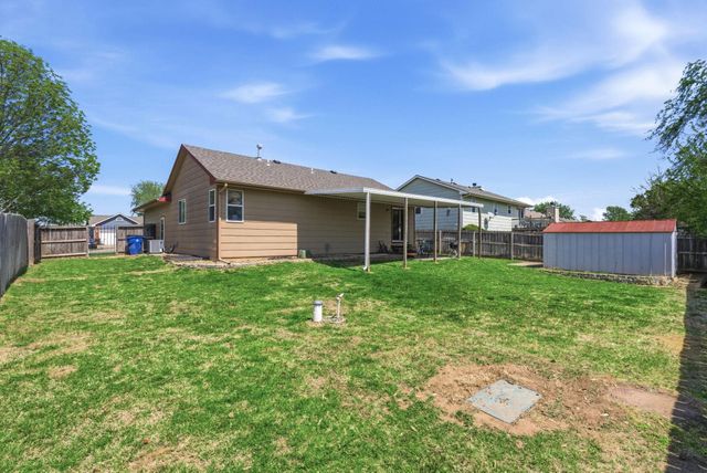 941 E Forest Ct, Haysville, KS 67060