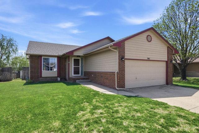 941 E Forest Ct, Haysville, KS 67060