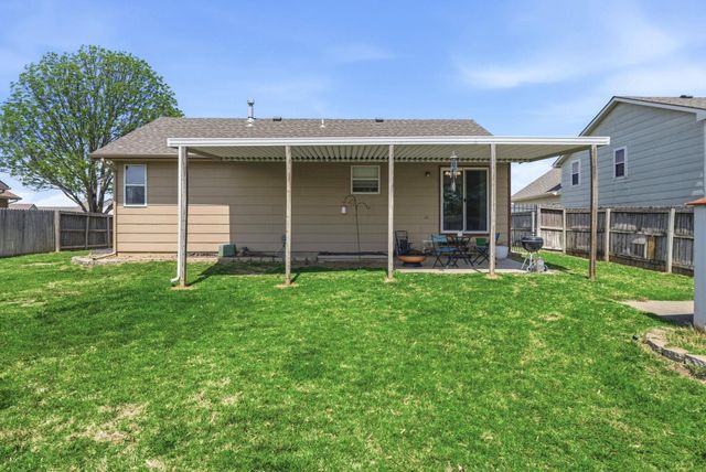 941 E Forest Ct, Haysville, KS 67060