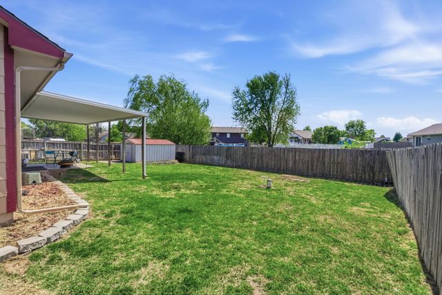 941 E Forest Ct, Haysville, KS 67060