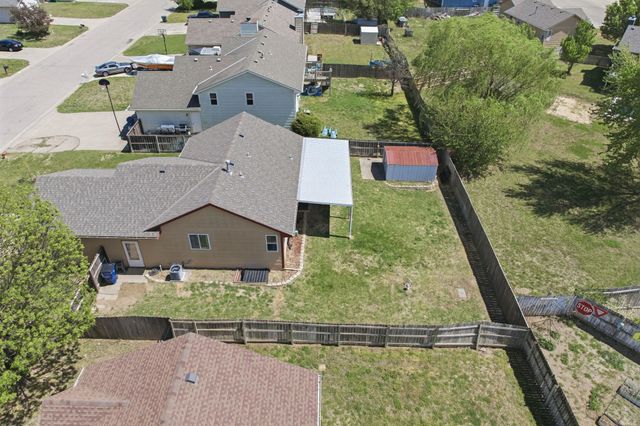941 E Forest Ct, Haysville, KS 67060