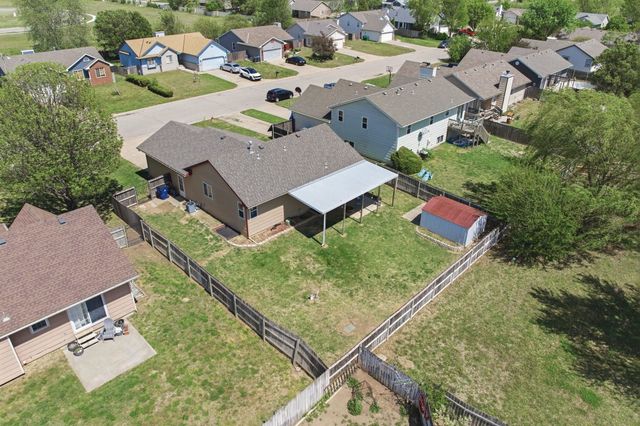 941 E Forest Ct, Haysville, KS 67060