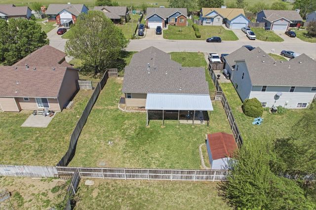 941 E Forest Ct, Haysville, KS 67060