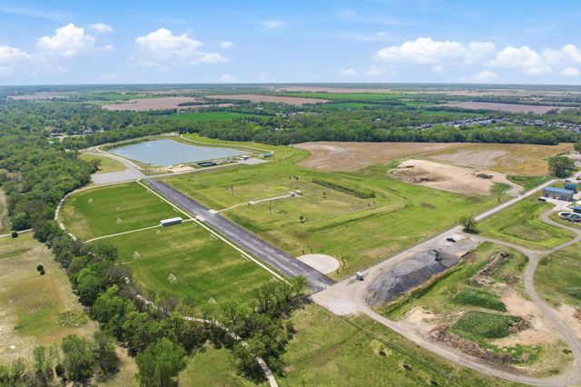 941 E Forest Ct, Haysville, KS 67060