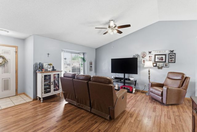 941 E Forest Ct, Haysville, KS 67060