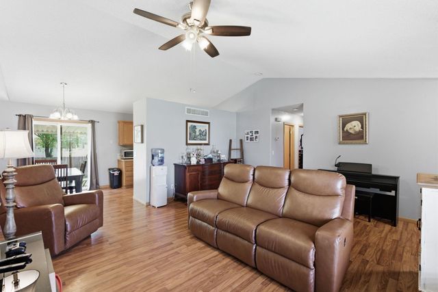 941 E Forest Ct, Haysville, KS 67060