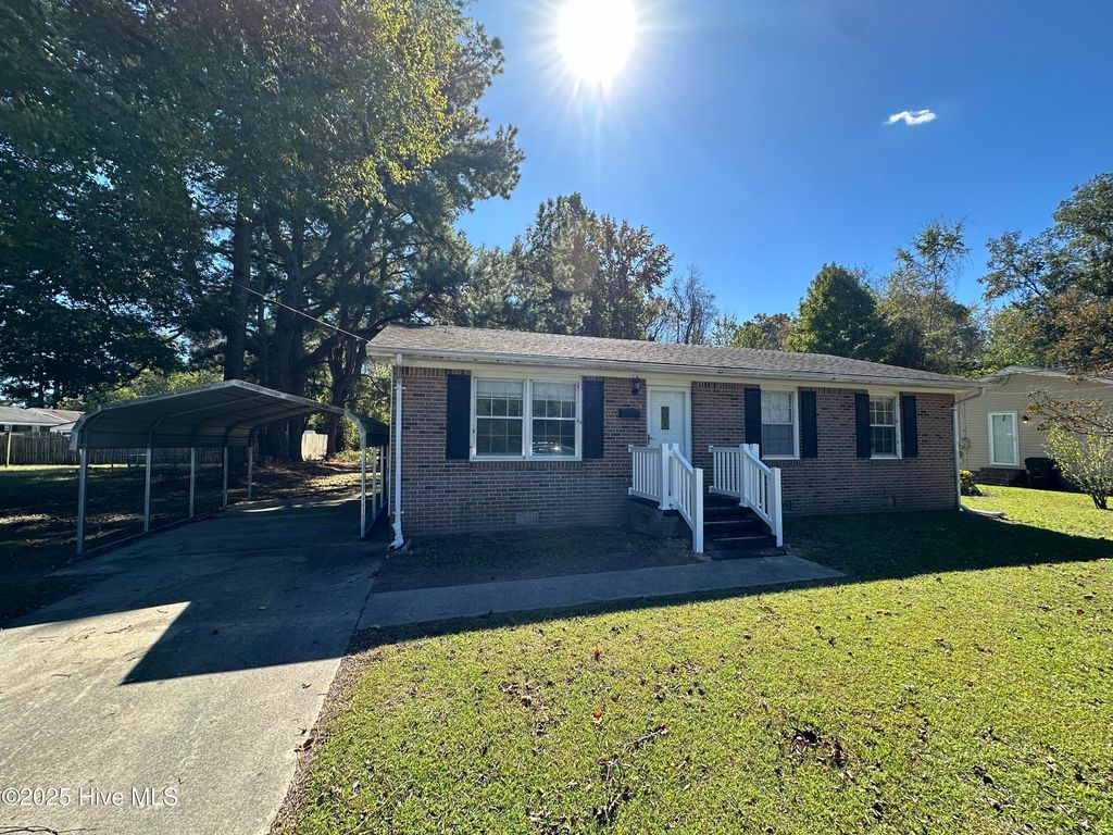 305 Rhode Island Avenue, Elizabeth City, NC 27909