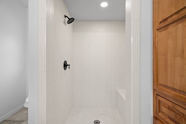 2332 Rock Creek Dr, Kerrville, TX 78028