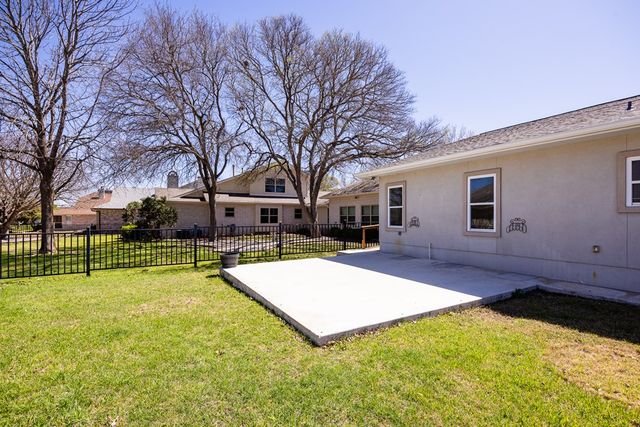 2332 Rock Creek Dr, Kerrville, TX 78028