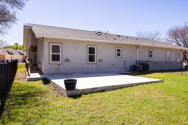 2332 Rock Creek Dr, Kerrville, TX 78028