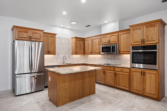 2332 Rock Creek Dr, Kerrville, TX 78028