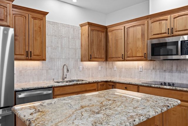 2332 Rock Creek Dr, Kerrville, TX 78028