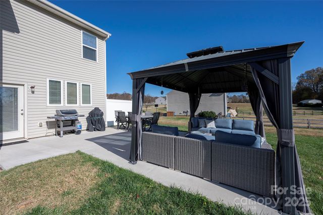 112 Scotch Moss Drive, Advance, NC 27006