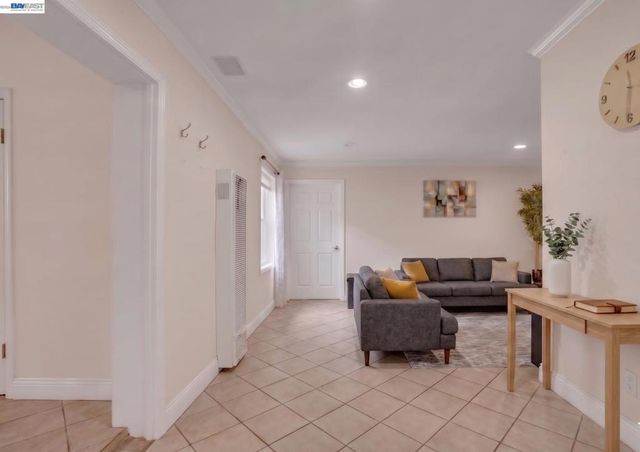 935 2nd Ave, Pinole, CA 94564