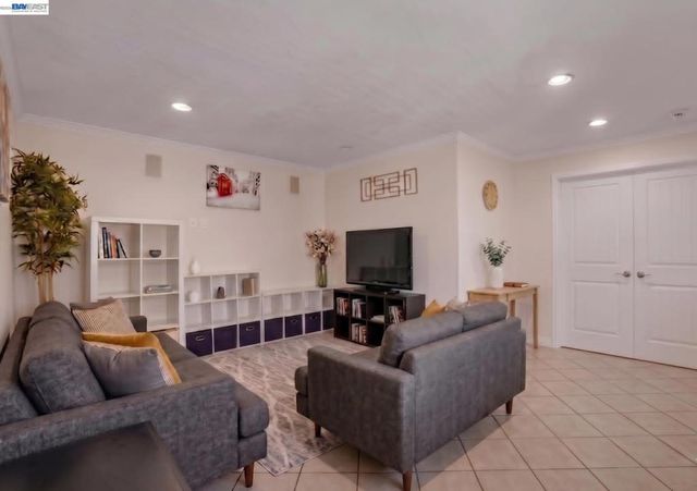 935 2nd Ave, Pinole, CA 94564