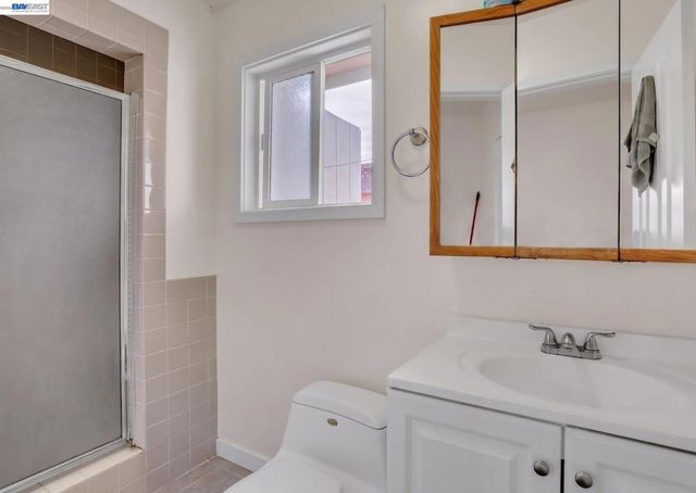 935 2nd Ave, Pinole, CA 94564