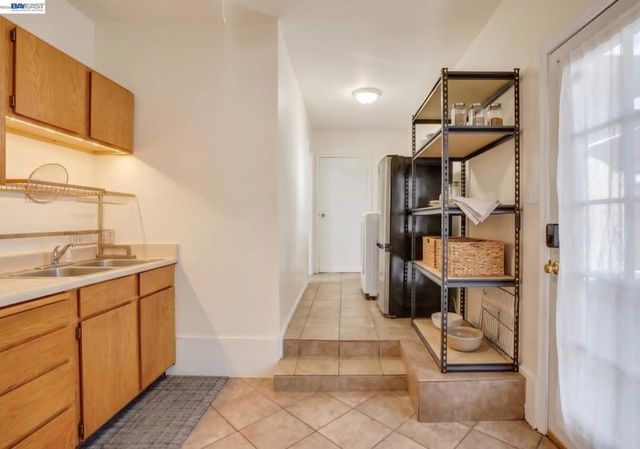 935 2nd Ave, Pinole, CA 94564