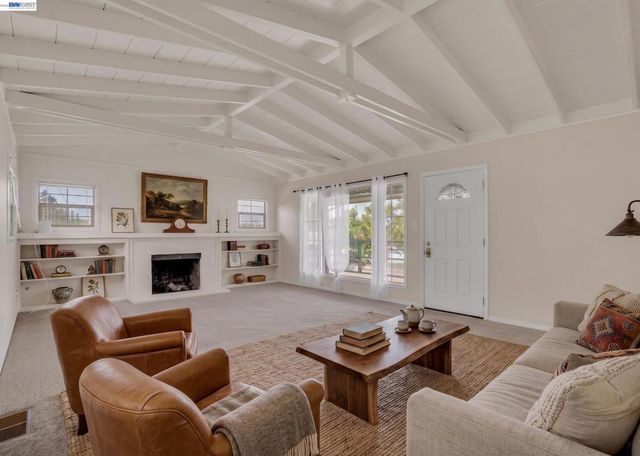935 2nd Ave, Pinole, CA 94564